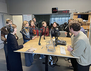 Billede fra elevmagasinets besøg på Danmarks Medie- og Journalisthøjskole